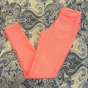 Pink textured leggings